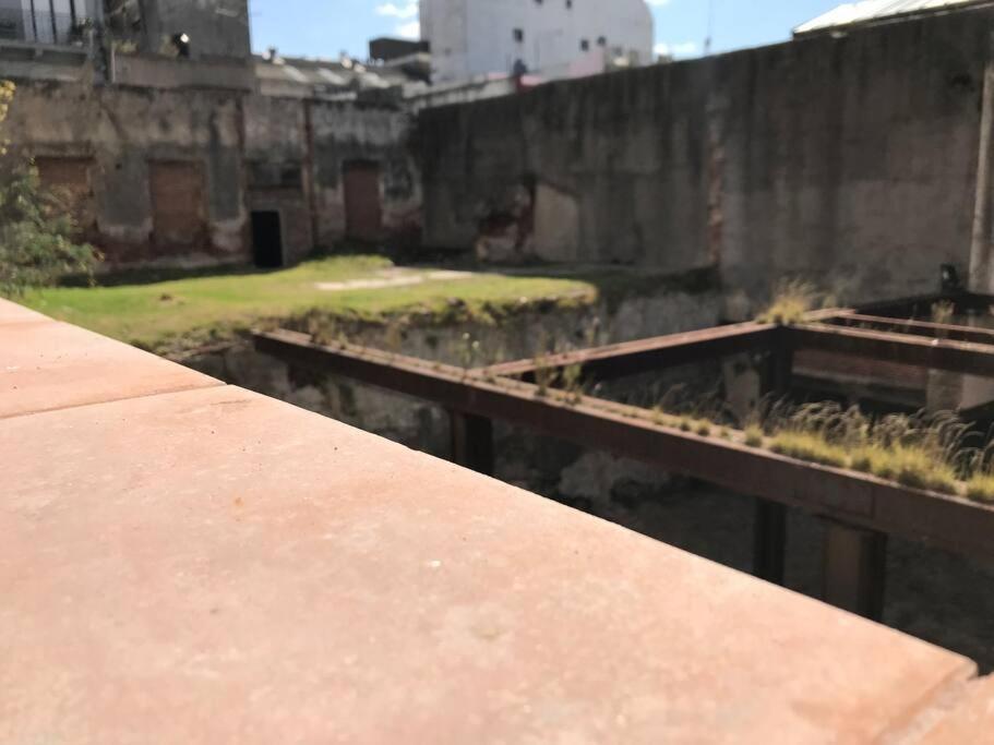 The Wall Montevideo 001 Live In The Old Town Bagian luar foto